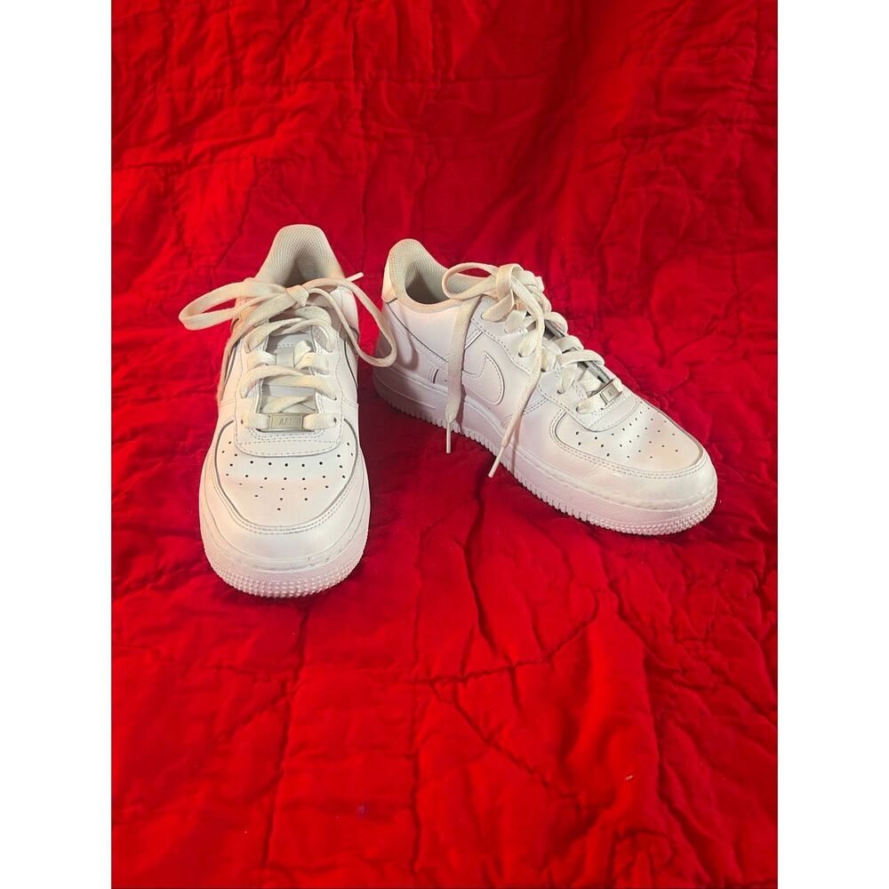 Nike Air Force 1 Low – Men’s 6 / Women’s 7.5 – White Leather